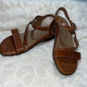 Aetrex Tia Women's Cognac Croc-Embossed Sandals Genuine Leather Size 7.5 EU 38